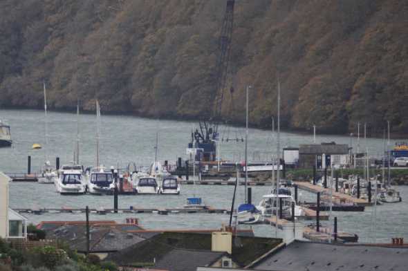 11 November 2020 - 14-37-59
The marina pontoons up at Noss-on-Dart are getting ever more complex.
--------------------------
Noss-on-Dart new marina